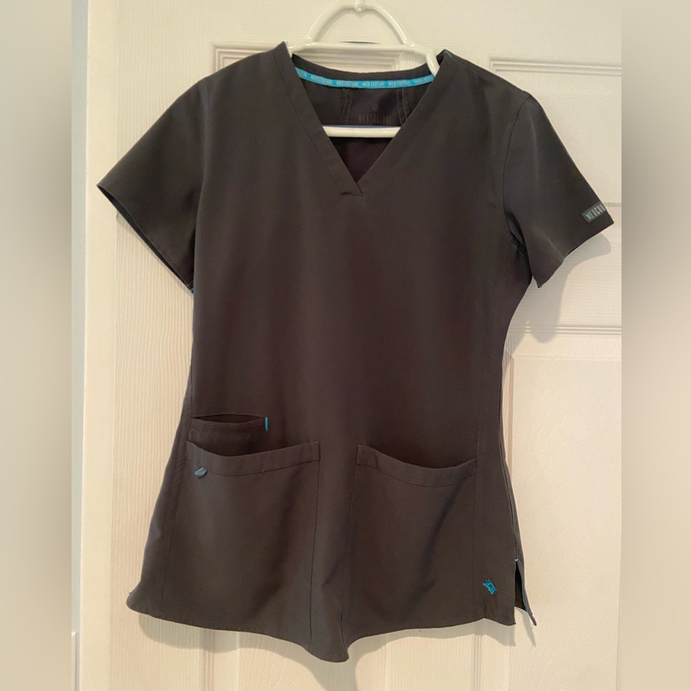 Med Couture scrub top. Gray XS